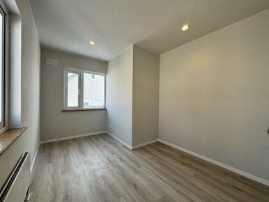 2階5帖の洋室。