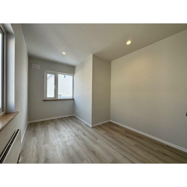 2階5帖の洋室。