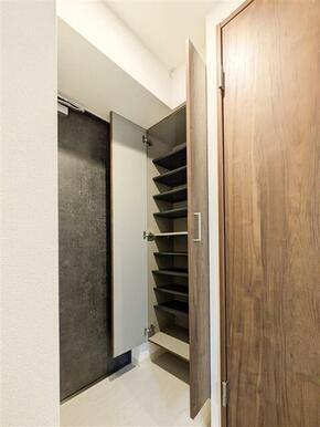 （参考）６０３号室〈Ｂｒｏｗｎ〉　靴箱　同タイプとなります