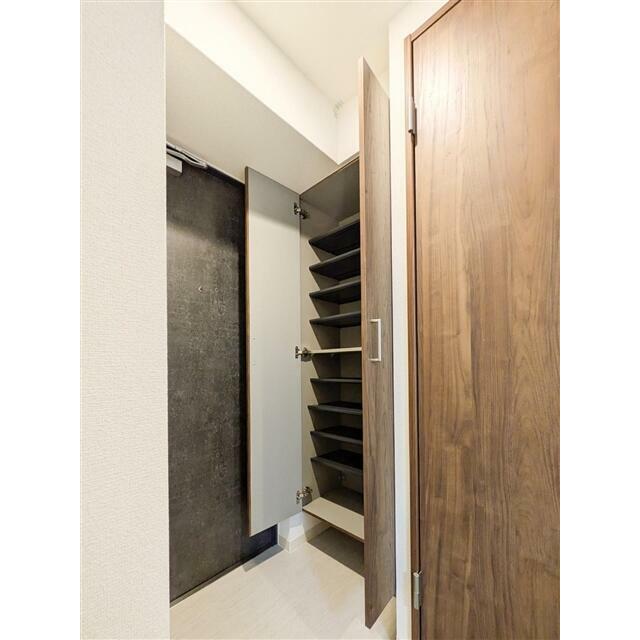 （参考）６０３号室〈Ｂｒｏｗｎ〉　靴箱　同タイプとなります