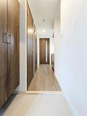 （参考）６０３号室〈Ｂｒｏｗｎ〉　玄関　同タイプとなります