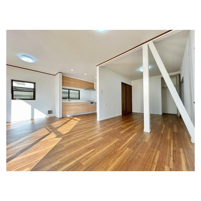 「LDK」日当たりの良いリビングです