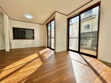 「LDK」掃き出し窓からお庭に出ることができます