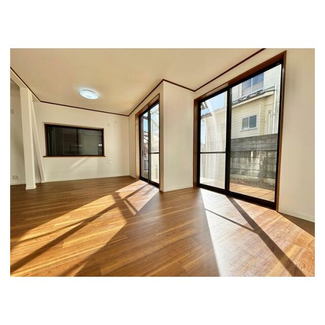 「LDK」掃き出し窓からお庭に出ることができます