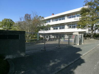 新石川小学校
