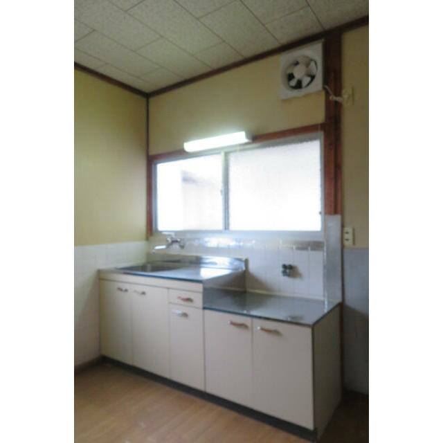 直ぐ横が勝手口です。