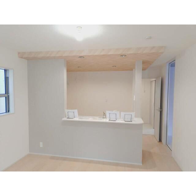 単調になりがちなお部屋の印象も面違いのクロスが格好のアクセントに（2号棟）