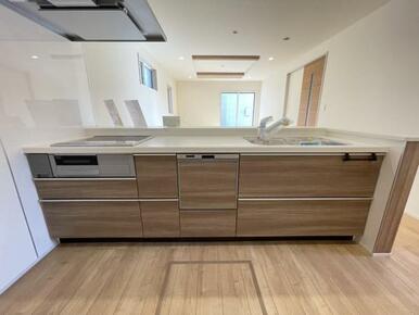 家族の顔が見えるカウンターキッチン！配膳や片付けも楽にできますね＾＾