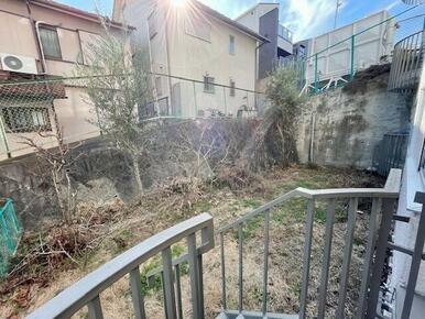 戸建て感覚の広いお庭です。園芸が趣味のお客様におすすめ。