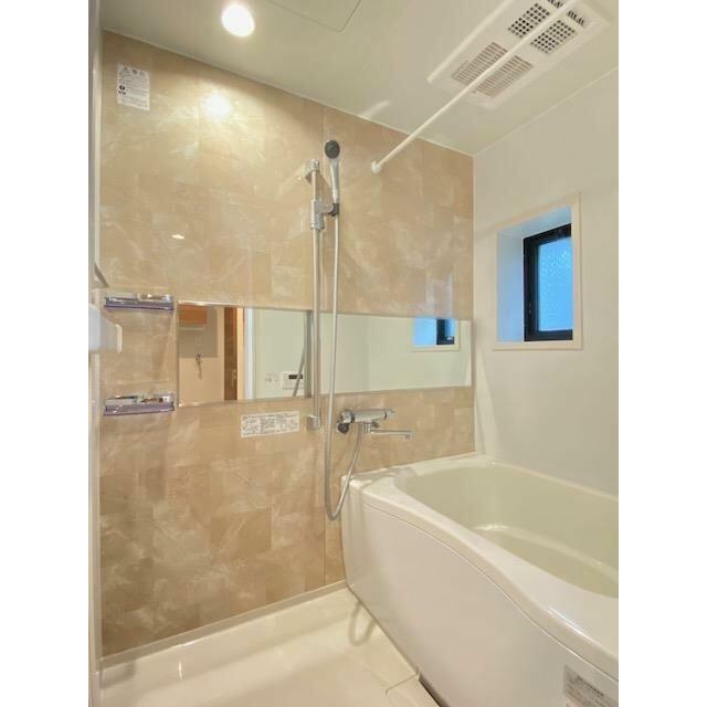 【浴室】沸し直しができ経済的な追焚機能だけでなく、衣類乾燥や冬に浴室内を暖めてから入浴が出来る暖房…