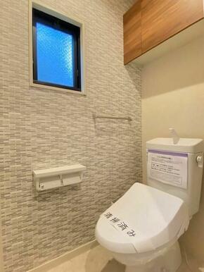 幅広い年齢層から支持されている今や必須アイテムの温水洗浄暖房便座♪冬場も便座が暖かくご使用いただけ…