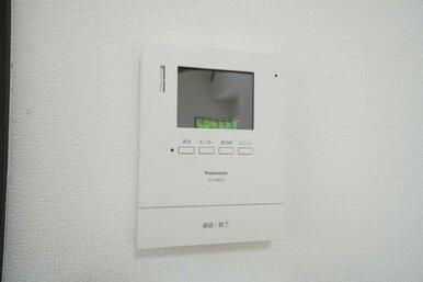 留守時の来客も確認できる録画機能付きインターホン