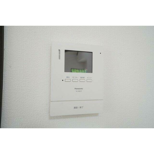 留守時の来客も確認できる録画機能付きインターホン