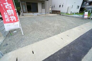 建物裏の駐車スペース。4台駐車可能です！