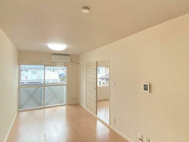 【ＬＤＫ】ＬＥＤ照明設置済み、エアコン１台設置済み、来客時に便利なモニターホン付き☆