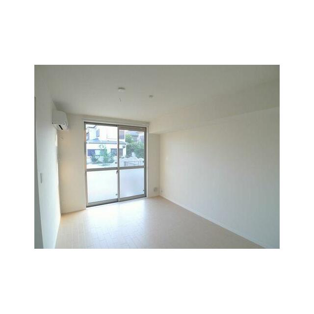 【ＬＤＫ】清潔感のある白を基調に明るくシンプルなコーディネーションは、部屋を明るくやさしい印象にし…