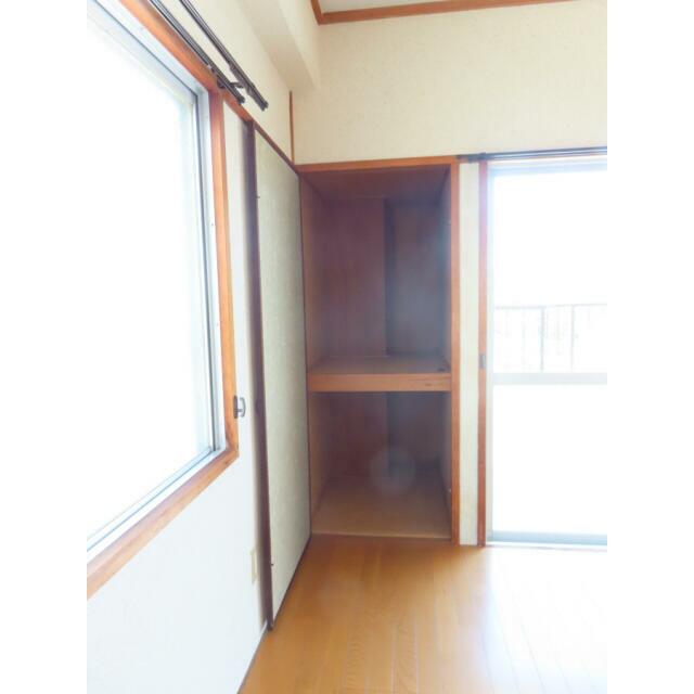 南側洋室　押入付