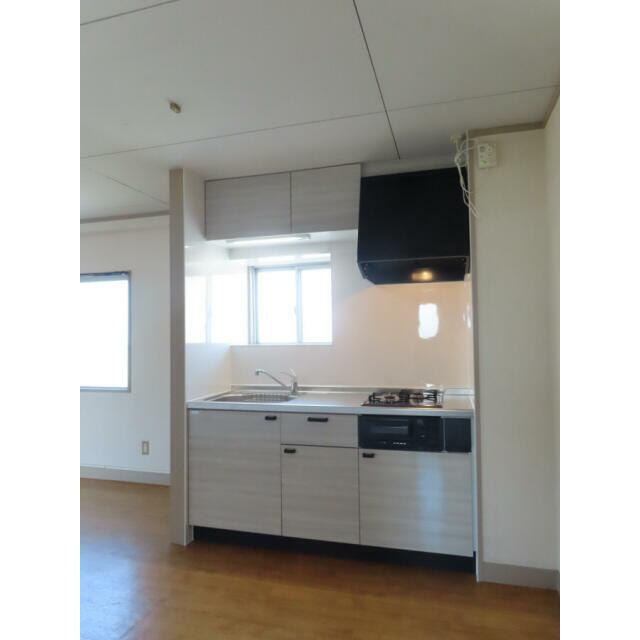 システムキッチン　新調　お湯は小型電気温水器