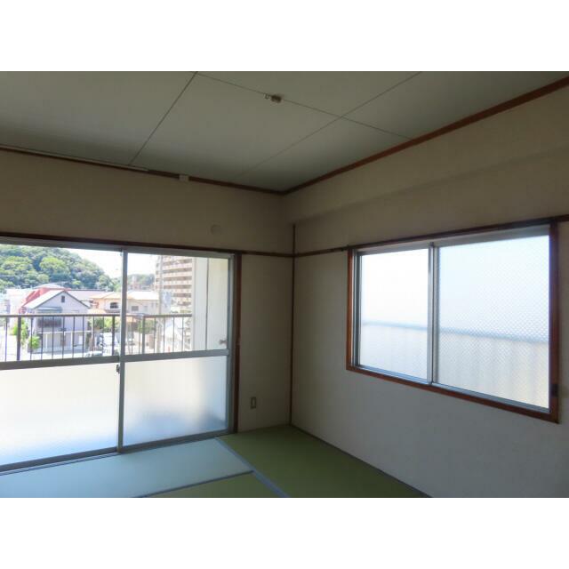 和室６．０帖　南西にそれぞれ採光窓有