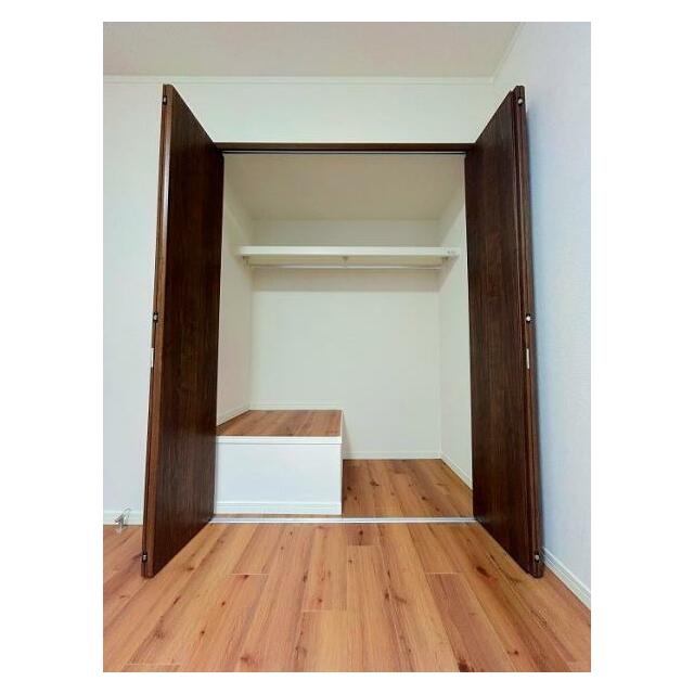 「2階東側洋室」クローゼット付きです