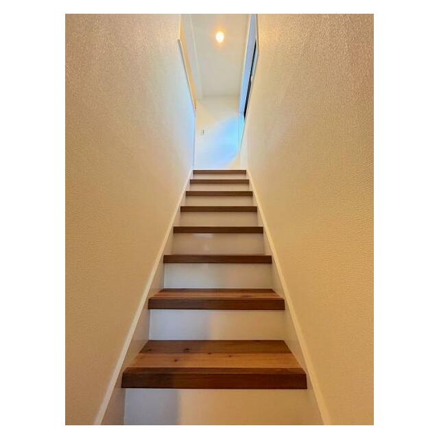 「階段」フロアタイル交換しております。