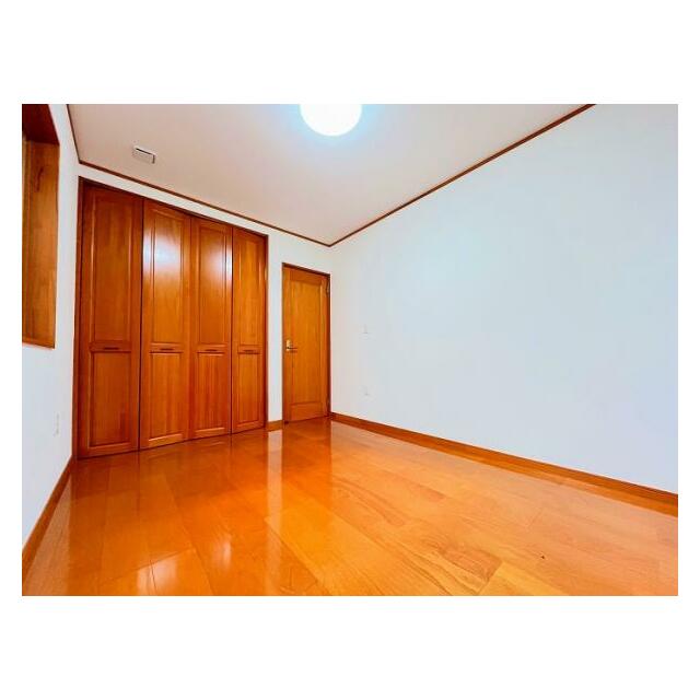「2階南西側洋室＿約6帖」クロス交換済みです。