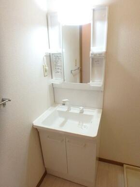 美麗な独立洗面台※同タイプ別号室参考写真
