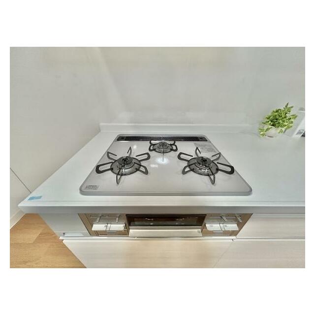 「システムキッチン」3口のコンロです