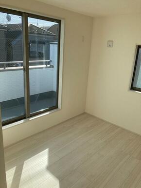 リビングとは別に静かな時間を楽しめる部屋（1号棟）