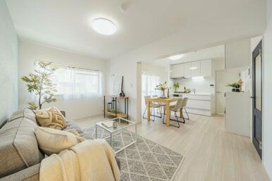 白を基調とした、明るいお部屋に完成しました。