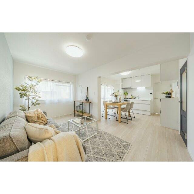 白を基調とした、明るいお部屋に完成しました。