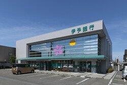 伊予銀行松前支店　徒歩6分