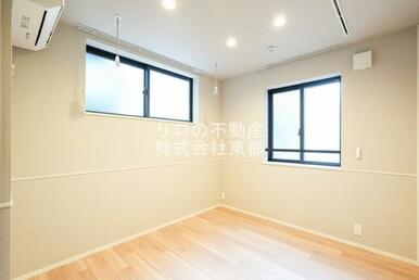 ２面採光なので、明るく風通しのよい過ごしやすいお部屋です♪