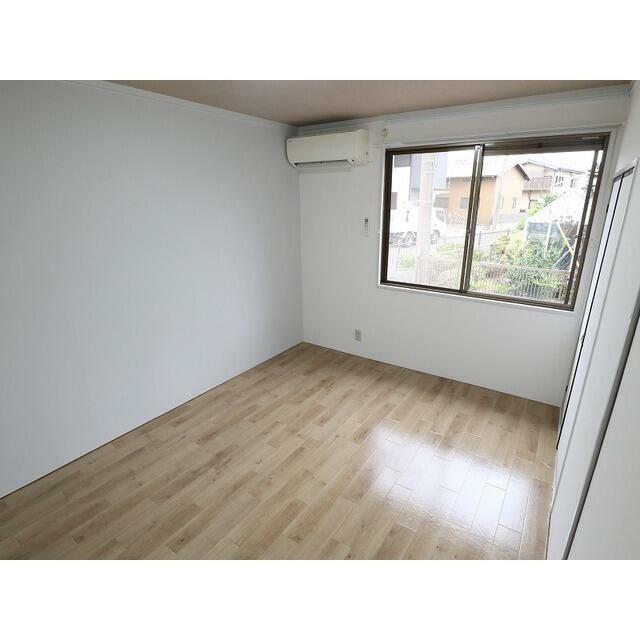 玄関横洋室6帖です！