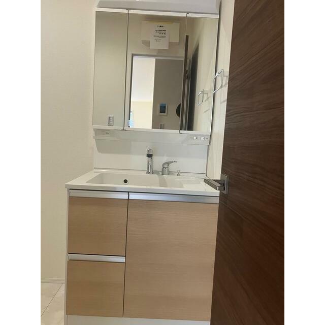 朝のお化粧から夜のスキンケアまで幅広く対応（2号棟）