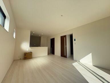 家具の配置で個性が光るリビング（3号棟）