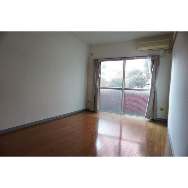 南向きで日当たり良好なお部屋！暖かな日差しが入ります♪