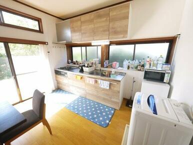 内装リフォーム済み令和2年10月システムキッチン 敷地約232坪 ５LDK平家+車庫