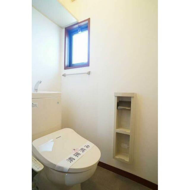 トイレは洗浄・暖房機能付きです♪