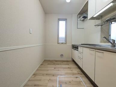 キッチンスペース※クリーニング前の室内参考写真です。