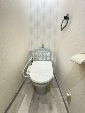 白基調で清潔感のあるトイレです♪