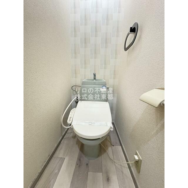 白基調で清潔感のあるトイレです♪