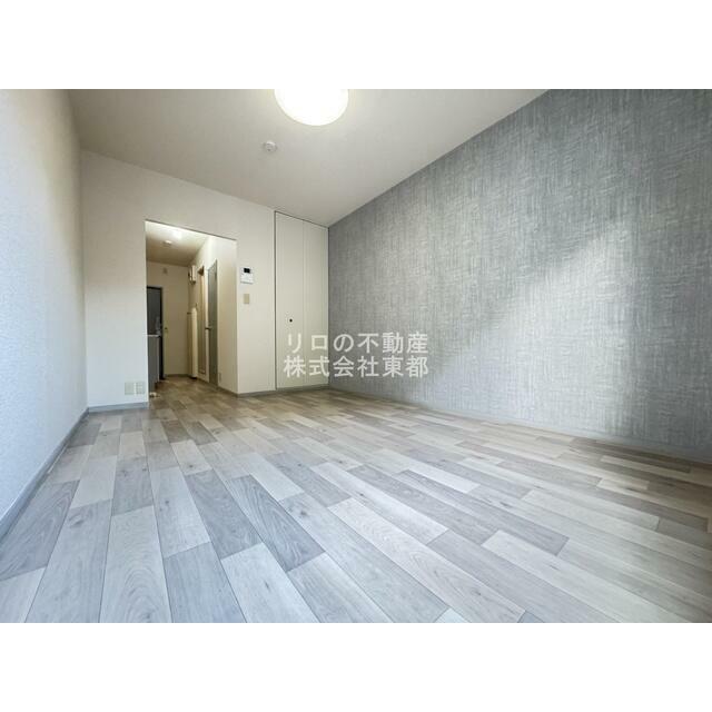 窓から暖かな日差しが入ります♪