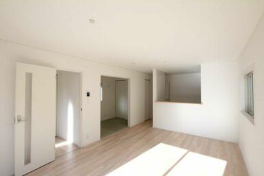 南西向きなので日差しが差し込みます