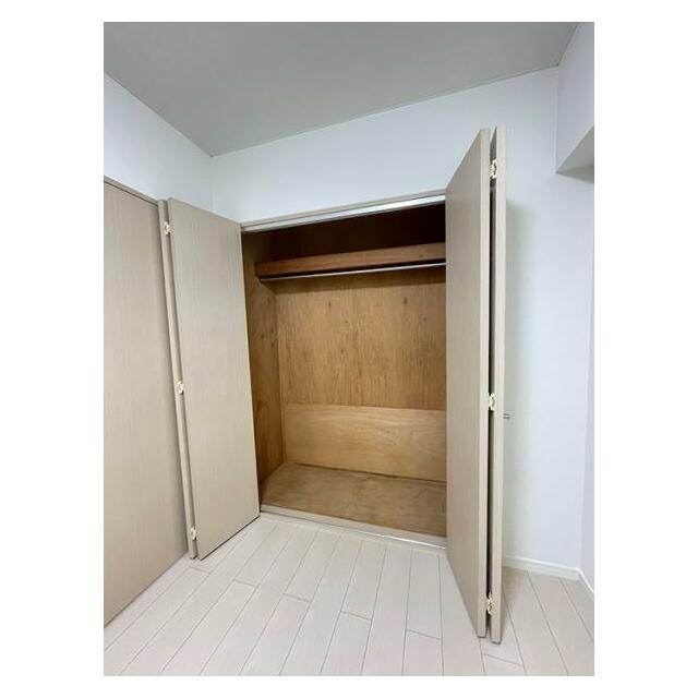 東側洋室_クローゼット