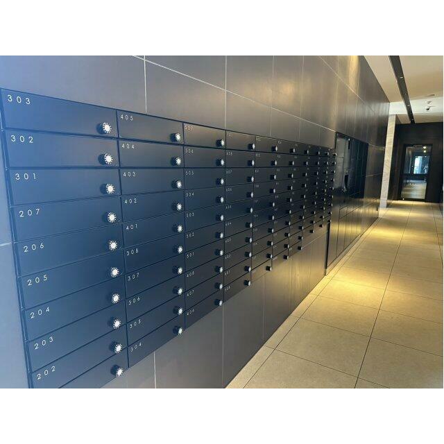 １階集合ポストです。宅配物の配達依頼や受取りなど可能です