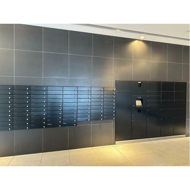 １階集合ポストです。宅配物の配達依頼や受取りなど可能です