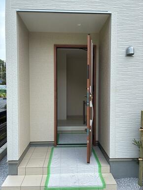 住まいの「第一印象」となる玄関（2号棟）