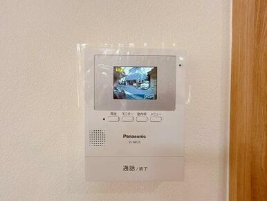 「ＬＤＫ」暮らしの安心を支えるモニター付きインターホンです。