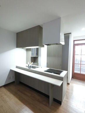 後方には冷蔵庫置場があります。